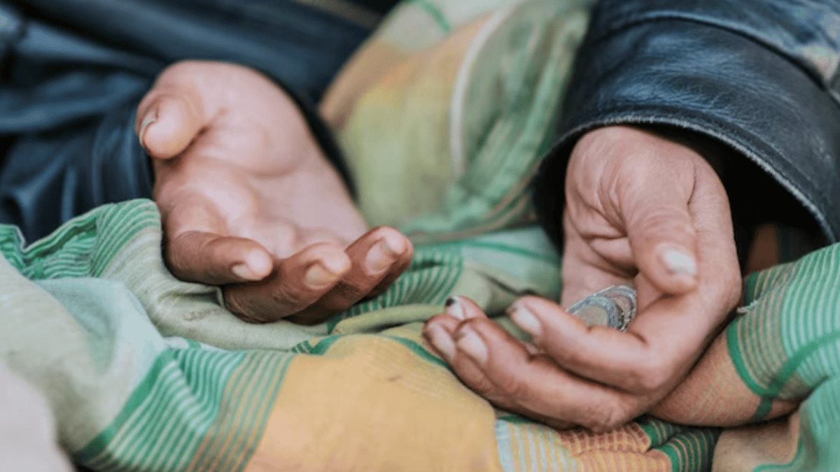 house-cars-smartphones-income-above-rs-25-lakh-in-one-and-half-month-lifestyle-of-indore-beggar-shocks-internet