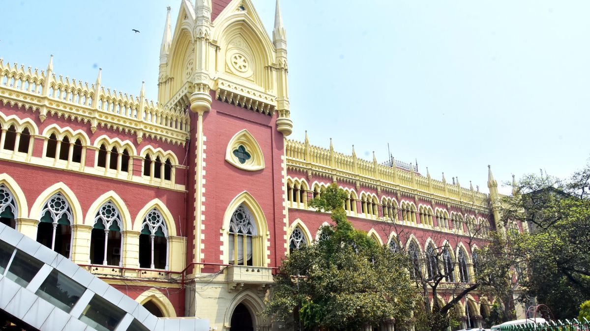 Days After Reprimanding Hospital Calcutta HC Lauds Doctor For   CalcuttaHC1707466979073 