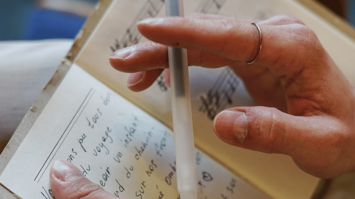 man-composes-winter-ayun-waliye-song-with-random-words-given-by-wife-viral-video-impresses-shocked-netizens