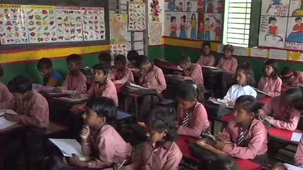 education-ministry-orders-to-ensure-six-plus-age-for-grade-1-admissions-in-2024-25-session