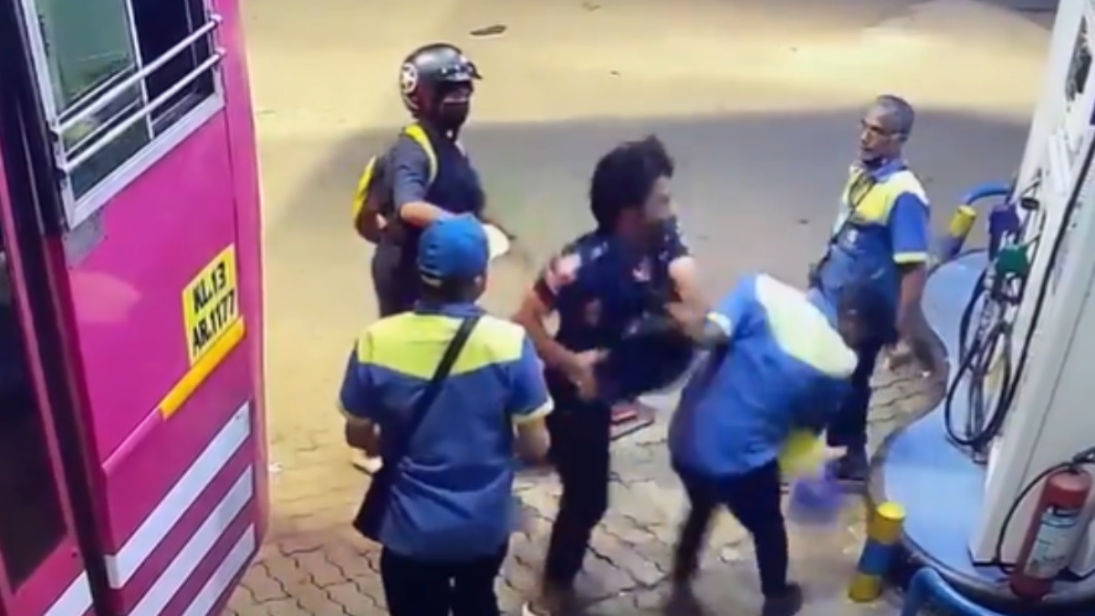 viral-video-mma-like-kicks-and-punches-between-men-fighting-at-petrol-pump-leaves-internet-guessing-the-reason