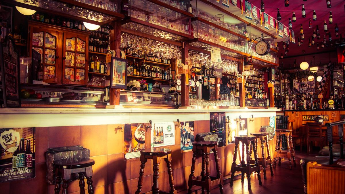 allahabad-hc-seeks-reply-from-authorities-after-five-year-old-files-pil-against-liquor-shop-near-school