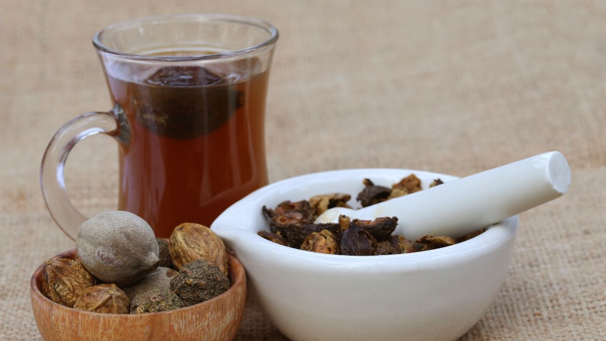 5-incredible-benefits-of-drinking-triphala-water-on-empty-stomach