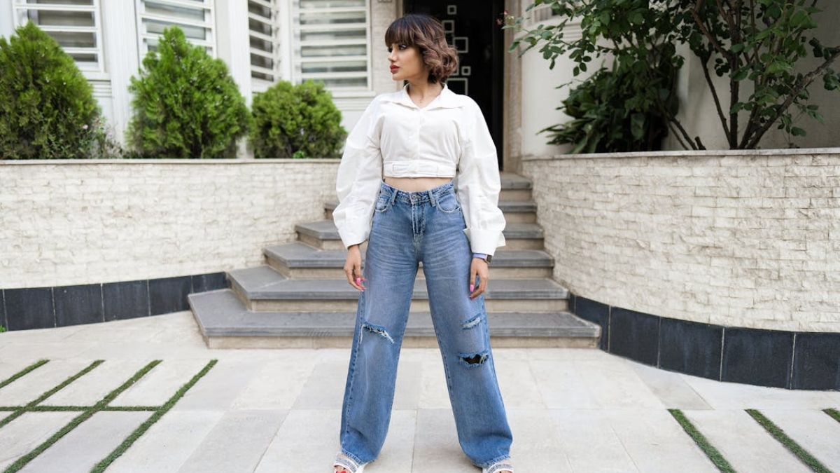 Straight Pants For Women: Elevate Your Wardrobe With Some Trendy Jeans