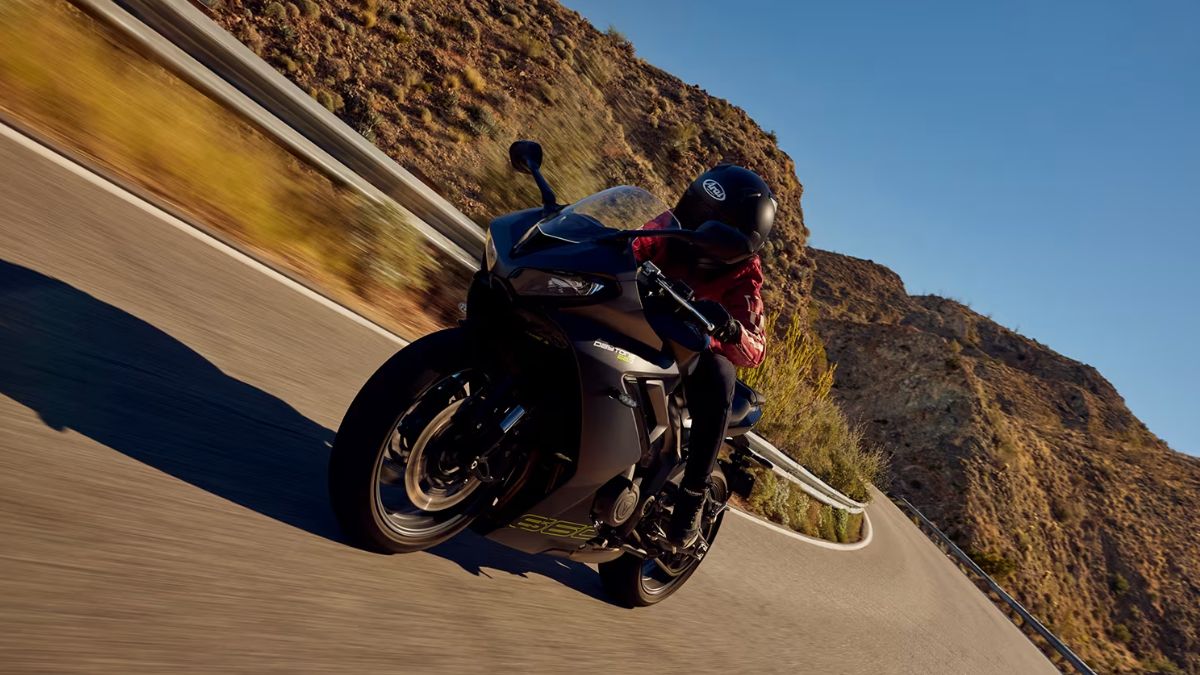 triumph-daytona-660-price-top-speed-seat-height-specs-exhaust-hp-engine-mileage-and-all-details-about-newly-listed-bike-full-details