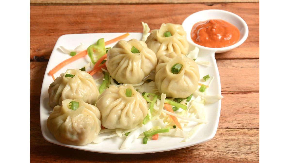 Love Momos? Prepare Delicious Steamy Momos At Home With These 5 Simple ...