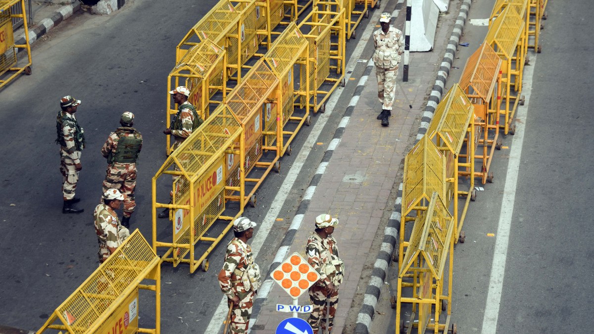 farmers-protest-delhi-villagers-along-haryana-border-angry-over-inconvenience-due-to-police-blockade-traffic-diversions