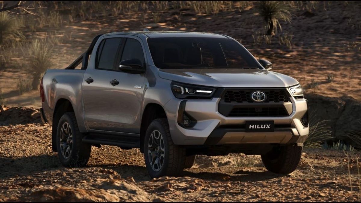 Toyota Hilux Pickup Truck Facelift With Hybrid Powertrain Unveiled ...