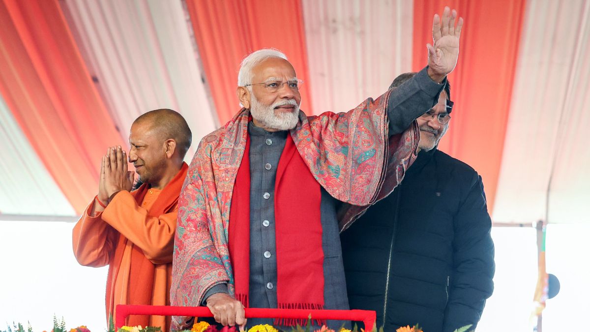 gujarat-scrap-trader-uses-pm-modi-yogi-adityanaths-statues-to-escape-demolition-gets-notice-from-authorities