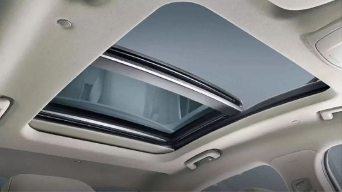 5-useless-features-in-cars-automatic-headlamps-to-gestures-features-that-are-of-no-help-during-driving