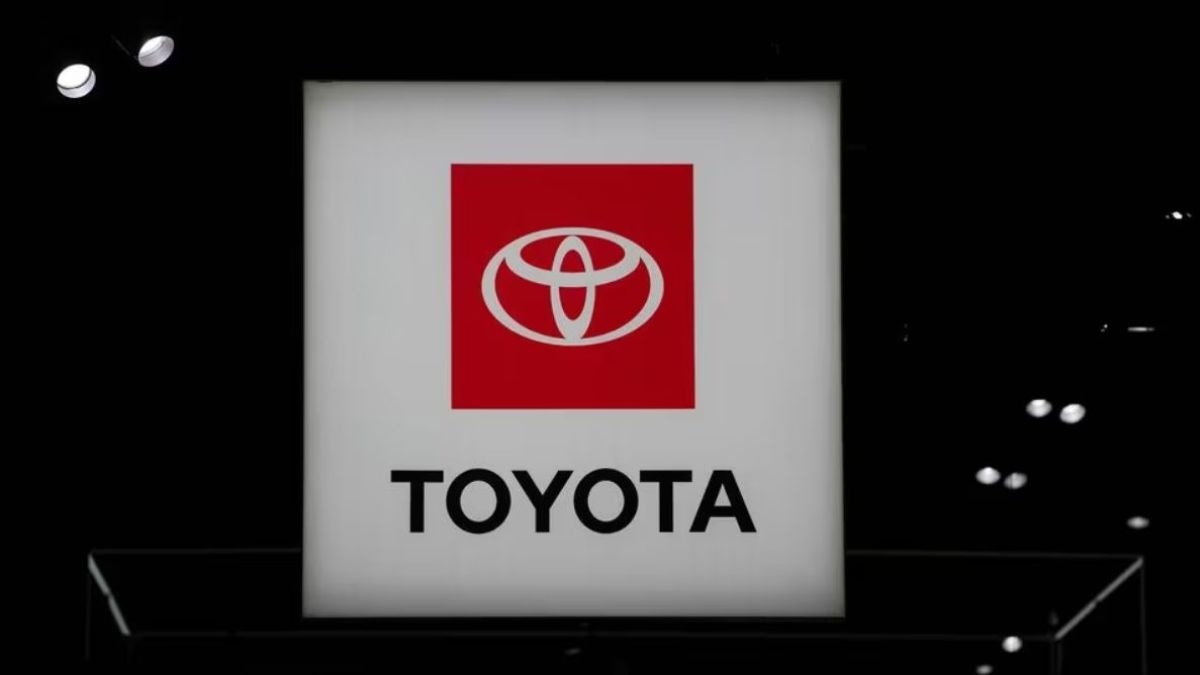 Toyota Innova Crysta BS6 Image Gallery | MotorBeam