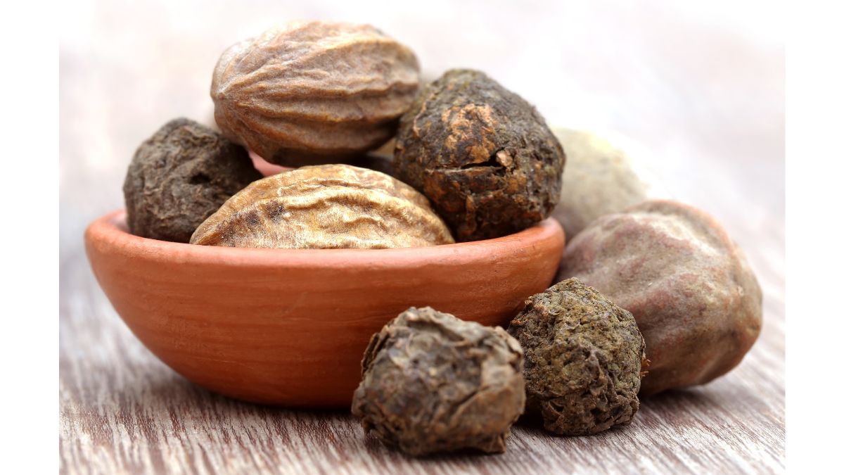 5 Incredible Benefits Of Drinking Triphala Water On Empty Stomach