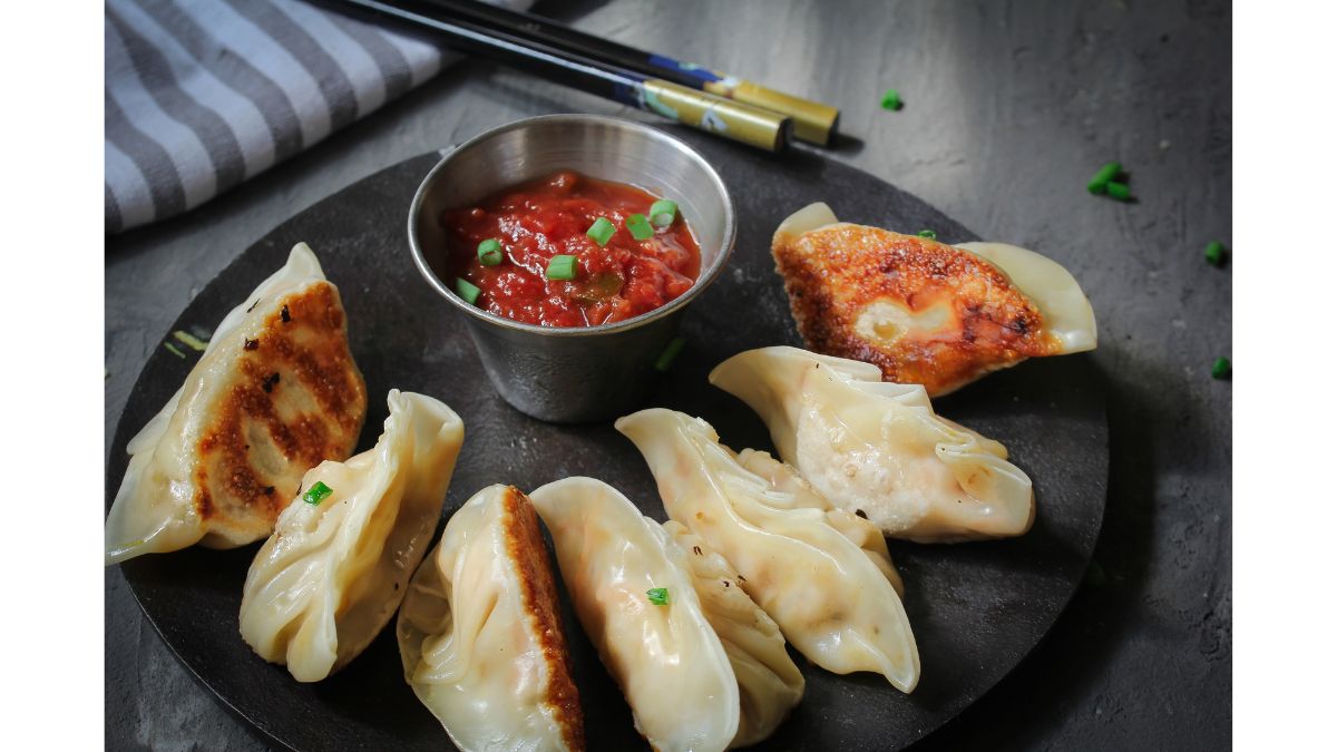 Love Momos? Prepare Delicious Steamy Momos At Home With These 5 Simple ...