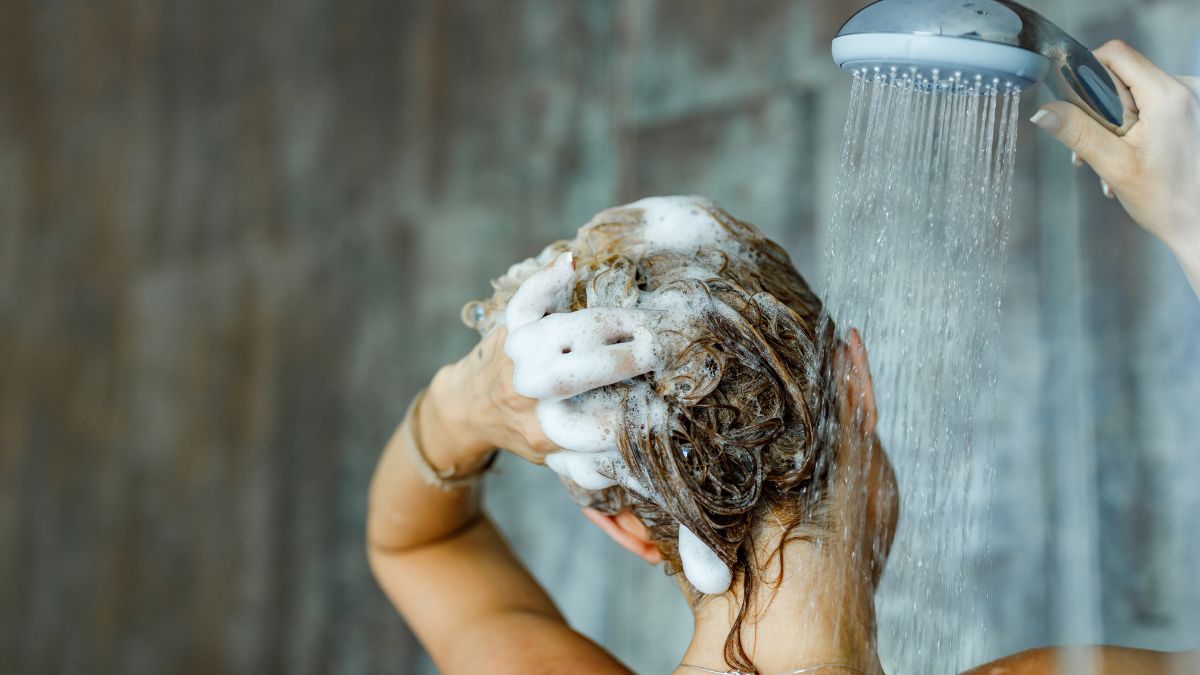 5-reasons-why-you-must-wash-your-hair-twice-a-week