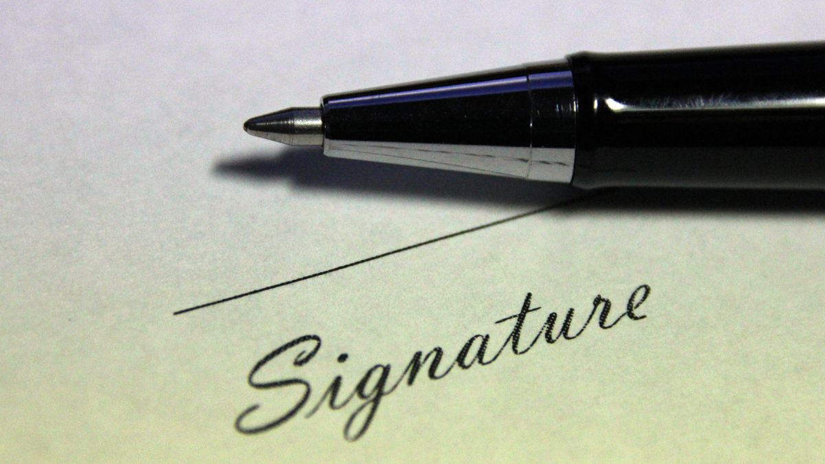 What Does Your Signature Say About Your Personality? Know Via ...