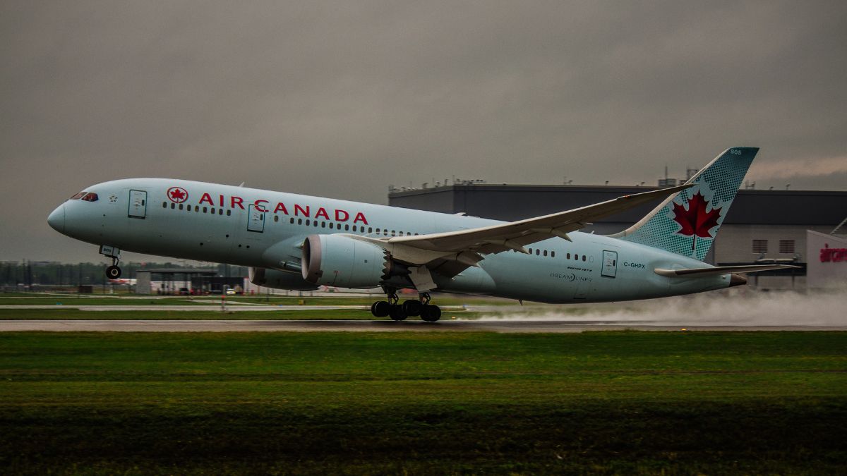 air-canada-flight-diverted-after-16-year-old-assaults-family-member-mid-air