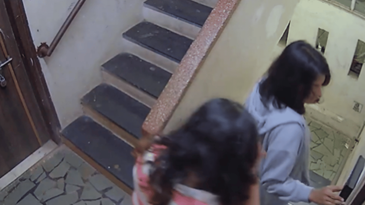 drunk-girls-keep-residents-up-all-night-with-their-knocking-and-bell-ringing-prank-viral-video