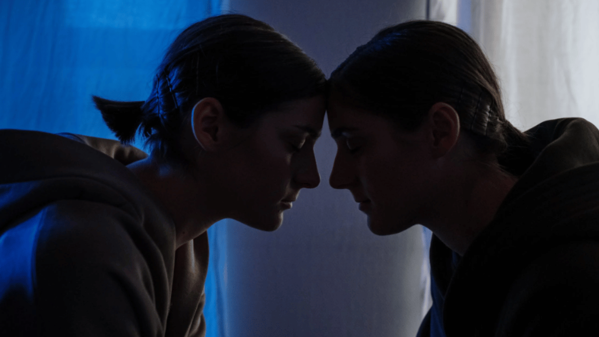 Twin Sisters, Unaware Of Each Other’s Existence, Reunite After 19 Years Since Birth Through Tiktok. (Source: Pexels)