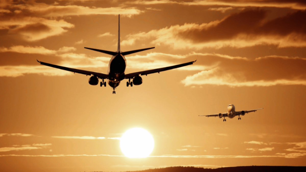 man-gets-stuck-inside-toilet-onboard-spicejet-flight-heres-what-cabin-crew-did-to-comfort-him