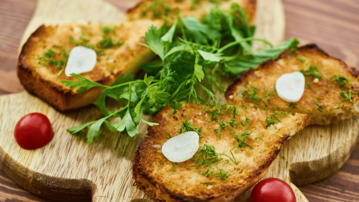 restaurant-in-ayodhya-served-notice-for-charging-rs-252-for-tea-and-toast-heres-why