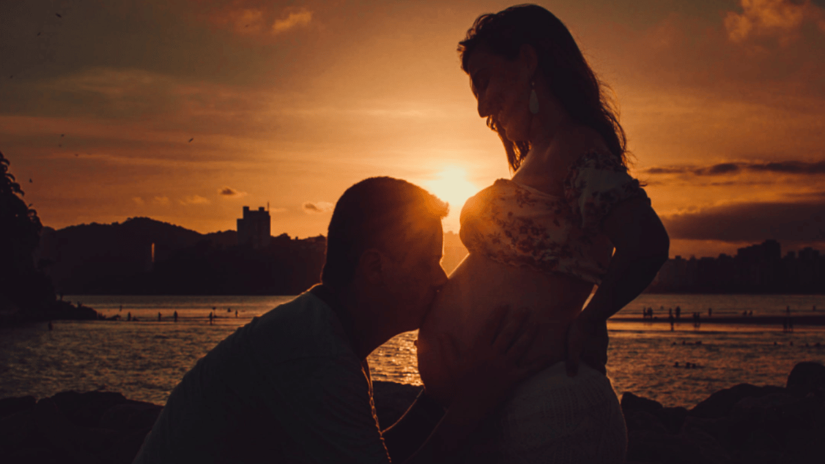 Pregnant Woman Sings For More Than 4 Hours To Cope With Labour Pain. (Source: Pexels)