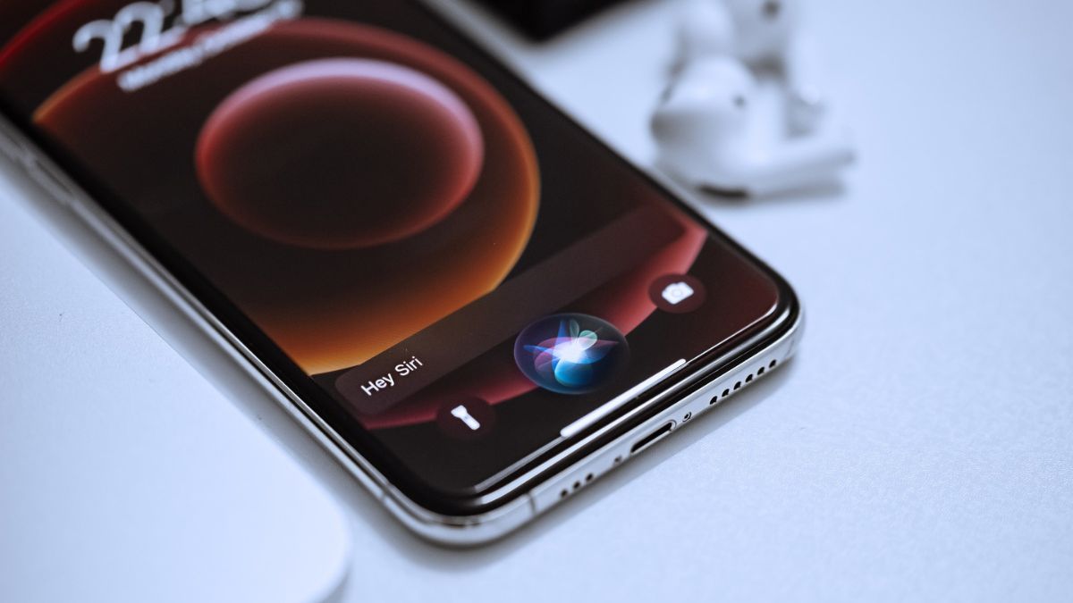 hey-siri-ai-apple-may-infuse-generative-ai-into-its-voice-assistant-to-make-some-noise-this-year-details