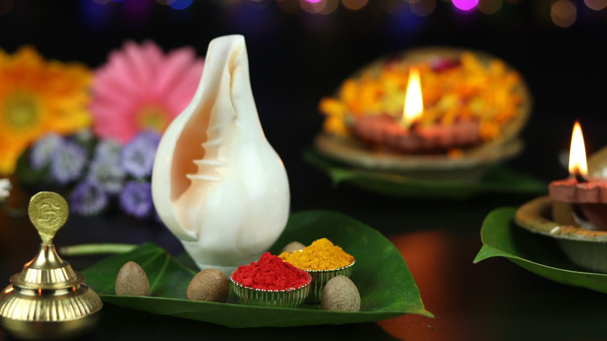 7-lesser-known-benefits-of-blowing-shankh-in-sanatan-dharma