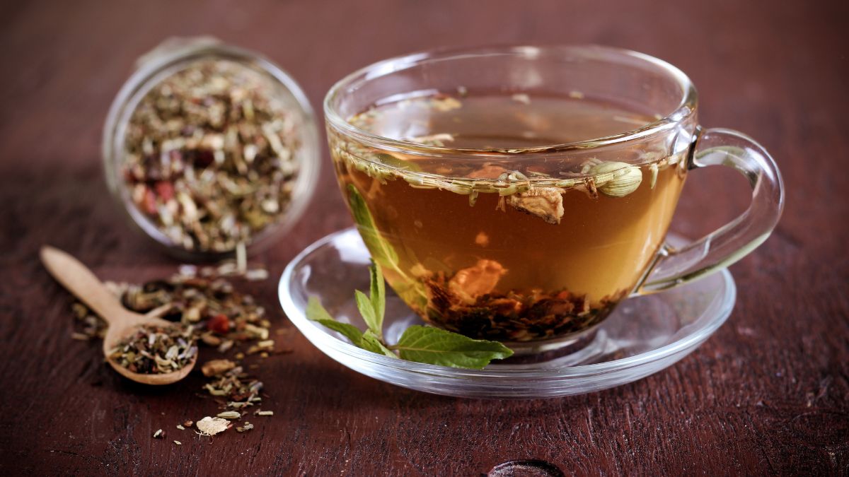 Enjoy These 5 Health Benefits By Drinking One Glass Of Clove Water Daily