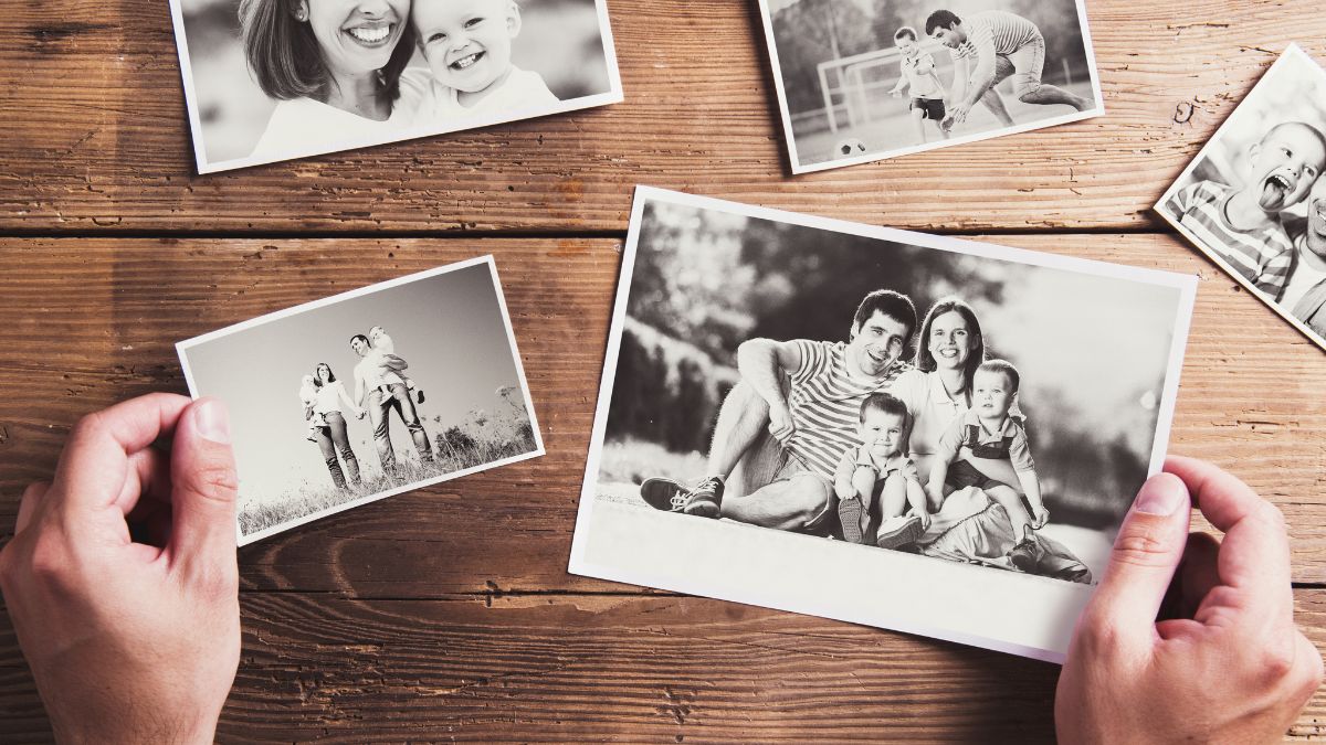7-vastu-tips-for-placing-family-photos-to-ensure-family-harmony-and-happiness