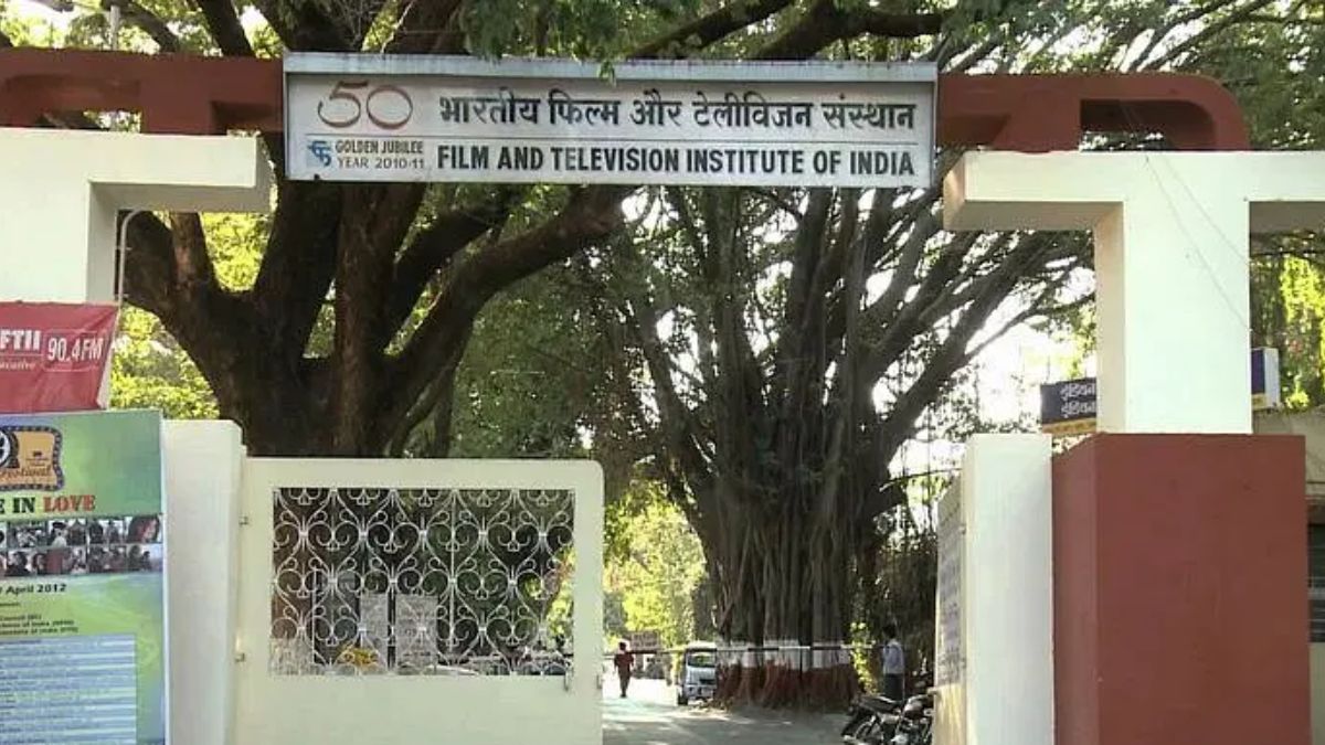 Clash Erupts At FTII Over Babri Masjid Banner; Police Deployed, FIR ...