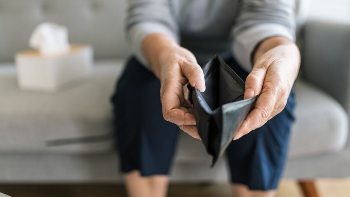 6-bad-habits-that-can-disturb-money-flow-in-your-house-and-invite-poverty-vastu-tips