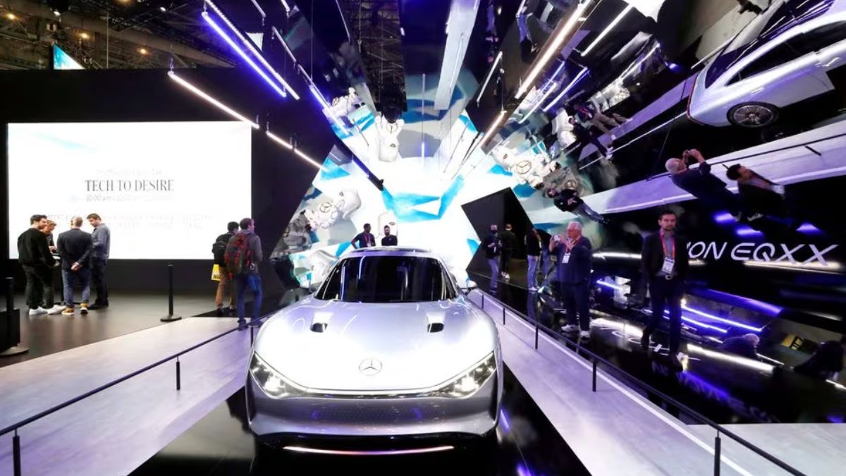 mercedesbenz-introduces-new-virtual-voice-assistant-can-speak-in-different-tones-ask-intelligent-questions