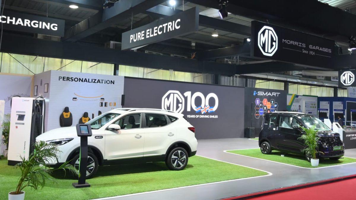 mg-india-showcases-ev-portfolio-at-vibrant-gujarat-global-summit-2024