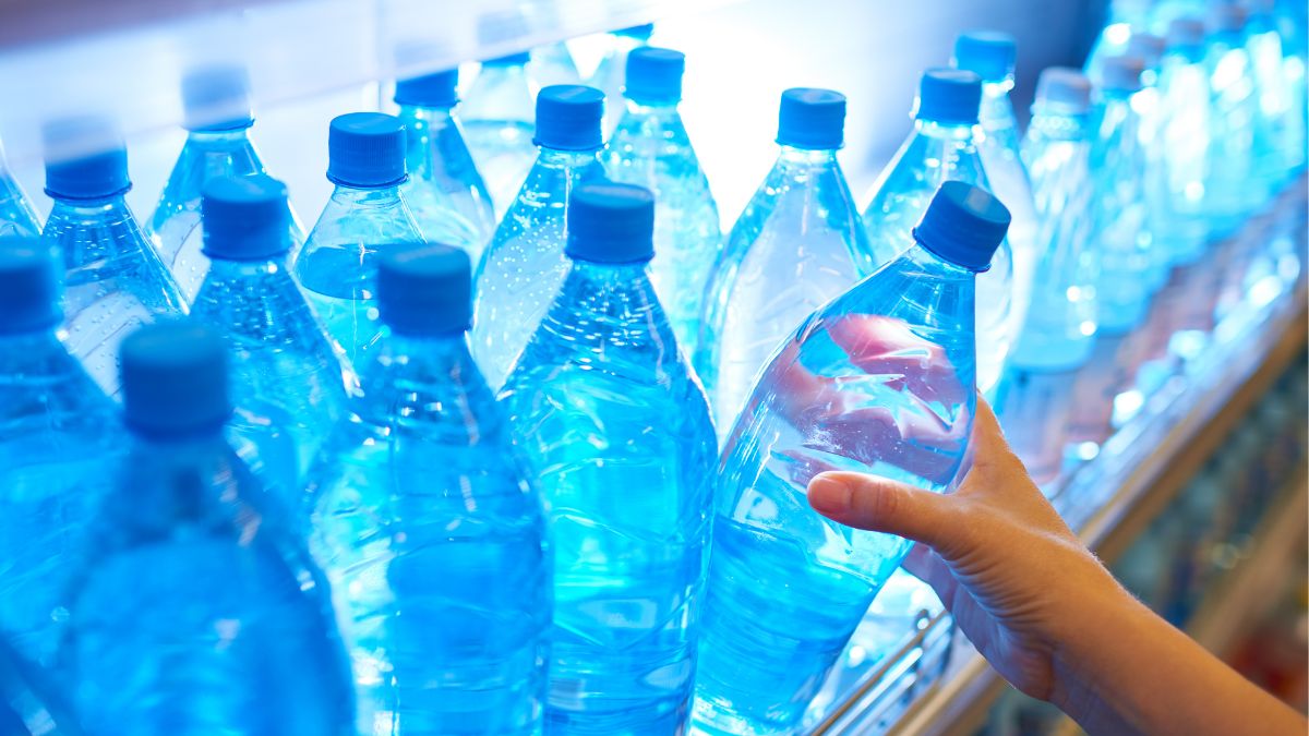 oneliter-water-bottle-contains-around-240000-plastic-fragments-says-study-doctor-weighs-in