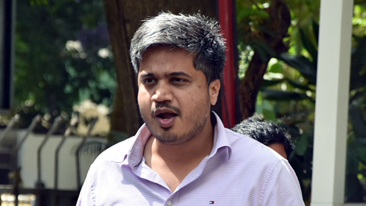 ed-questions-rohit-pawar-in-connection-with-maharashtra-state-cooperative-bank-scam-ncp-workers-protest-sharad-pawar-supriya-sule