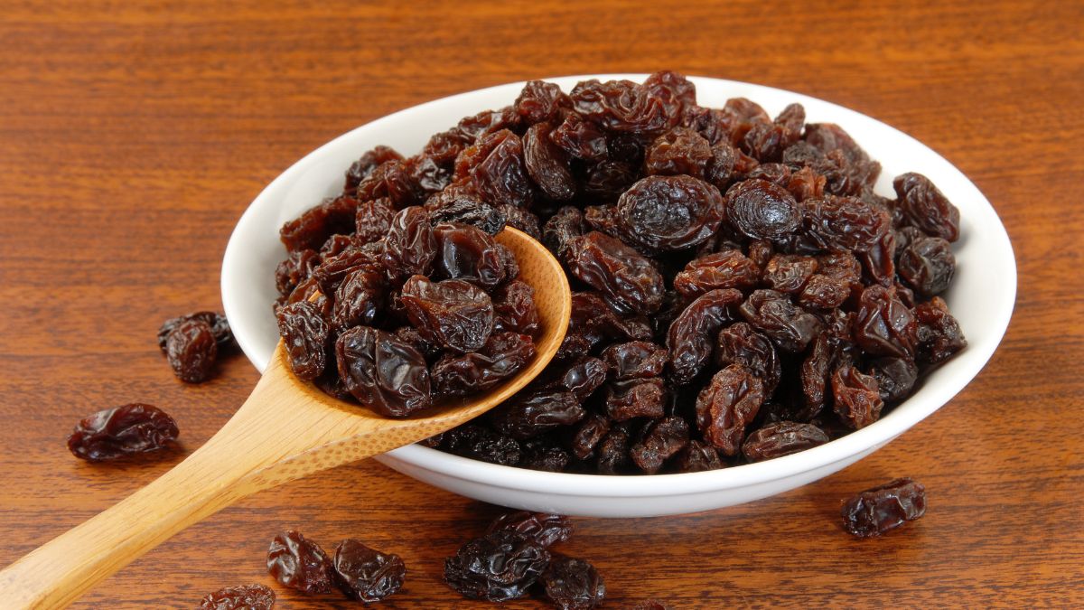 6 Incredible Advantages Of Eating Raisins Everyday