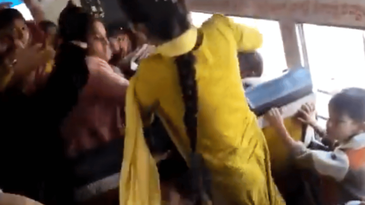 viral-video-women-unleash-chaos-for-free-seat-on-government-bus-internet-reacts-watch