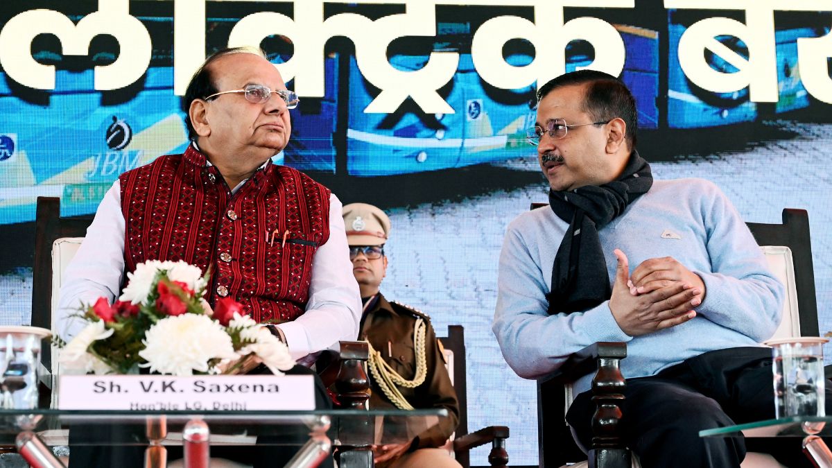 sc-seeks-centre-response-on-delhi-govt-plea-challenging-move-to-authorize-lg-to-appoint-lawyers-supreme-court-bjp-aap-latest-news-updates