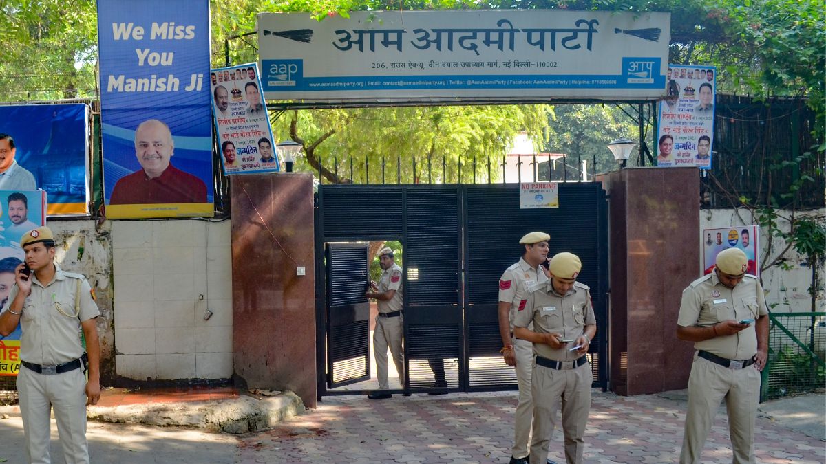 SC Cracks Whip On AAP, Asks To Vacate Delhi Headquarters Built On High ...