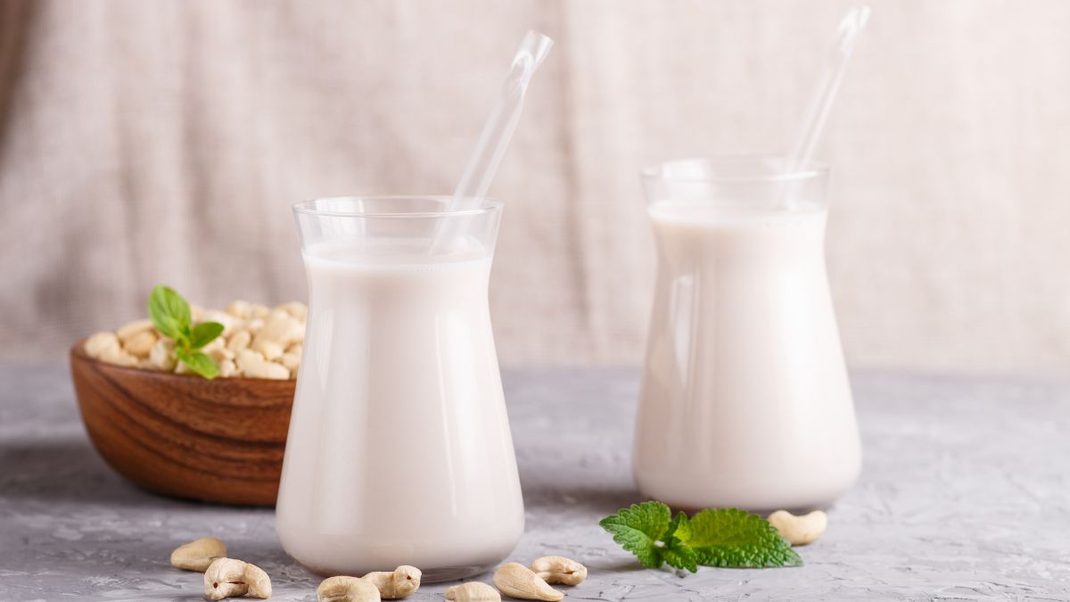 5-benefits-of-replacing-your-regular-milk-with-cashew-milk