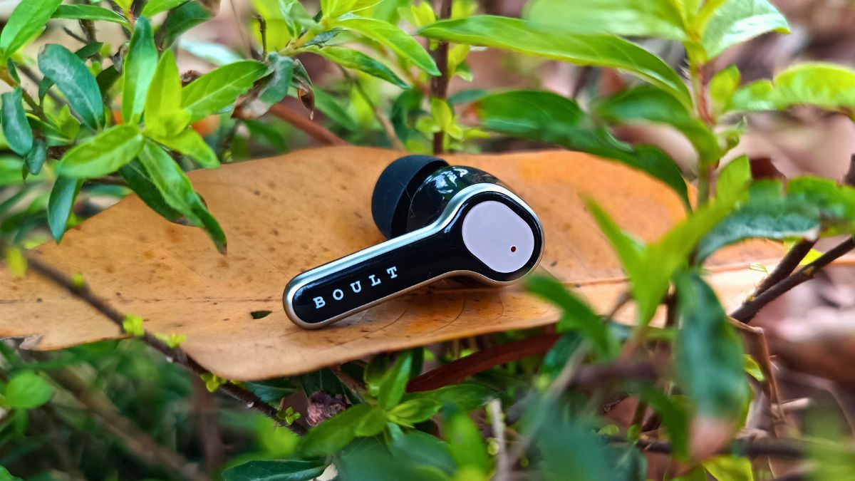 boult-z40-ultra-review-premium-design-meets-pleasing-sound-and-ai-under-rs-2k-should-you-spend-the-pink-note