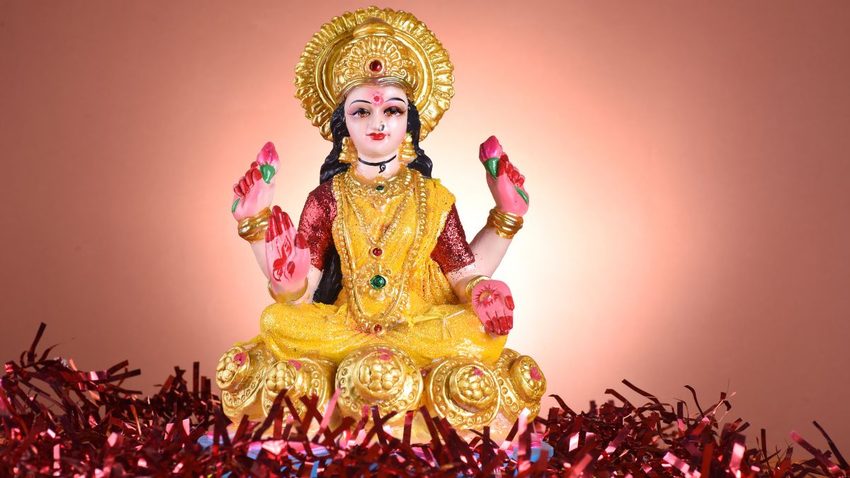 these-7-habits-displease-goddess-lakshmi-and-invite-bad-luck