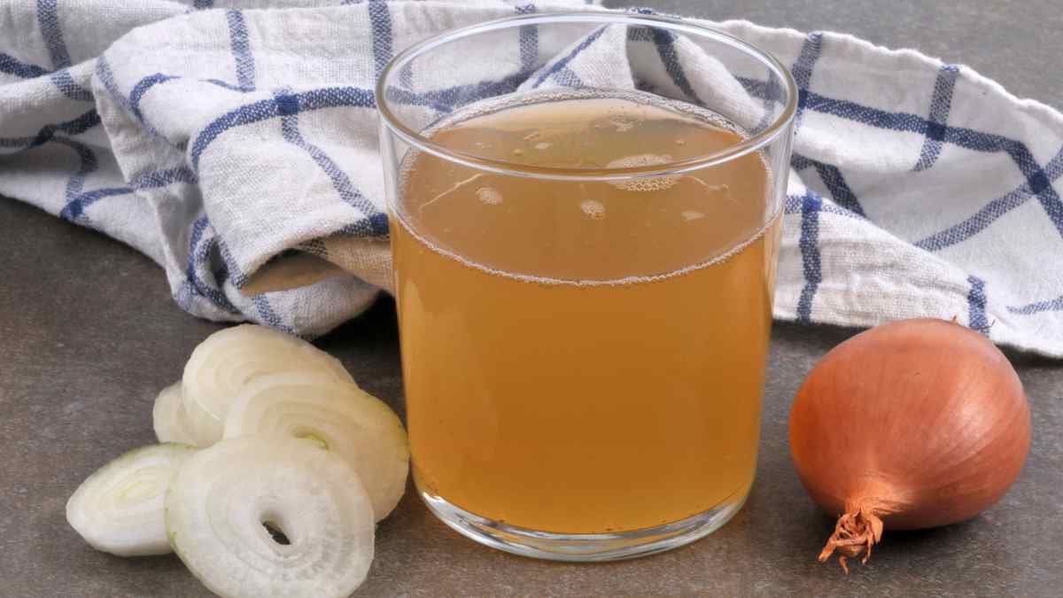 5 Easy Ways To Use Onion Juice For Healthy Hair At Home
