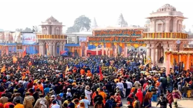 new-year-2025-new-year-celebration-new-year-eve-vaishno-devi-crowd-ayodhya-ram-temple-devotees-manali-traffic-jam