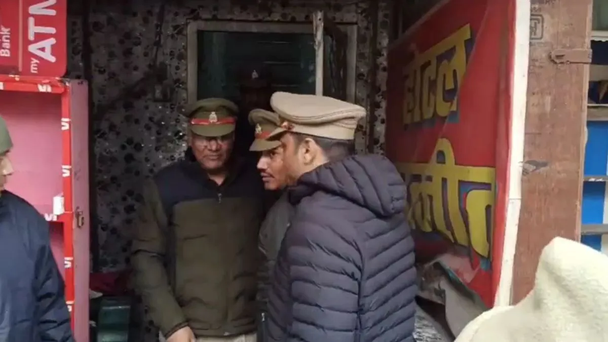 lucknow-man-murders-mother-four-sisters-in-hotel-room-on-new-year-day-arrested