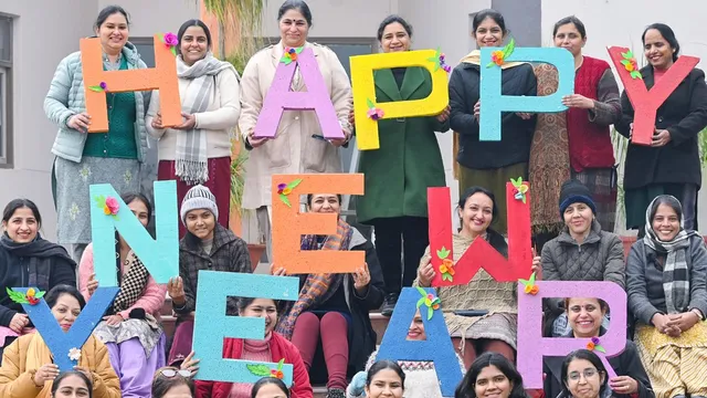 happy-new-year-2025-mumbai-to-manali-india-ushers-into-2025-with-joy-new-hopes-president-murmu-extends-new-year-greetings-video