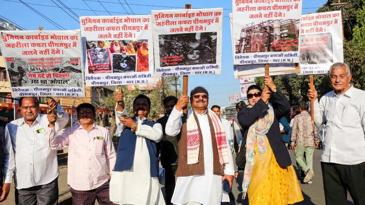 union-carbide-waste-disposal-two-attempt-self-immolation-as-protest-rocks-pithampur-against-disposal