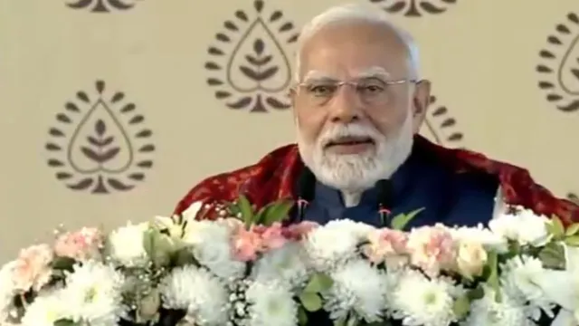pm-modi-launches-rs-600crore-project-for-two-du-campuses-and-veer-savarkar-college
