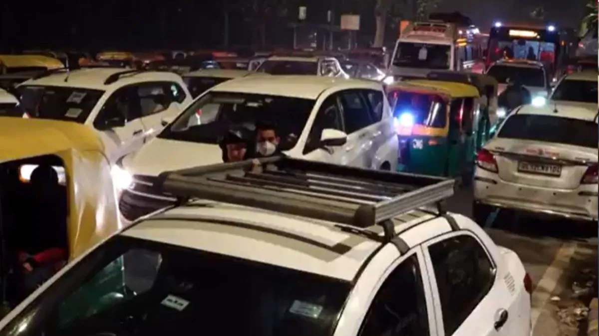 delhi-traffic-advisory-today-restrictions-implemented-on-vehicular-movement-ahead-of-pm-modis-events-today-check-routes-to-avoid