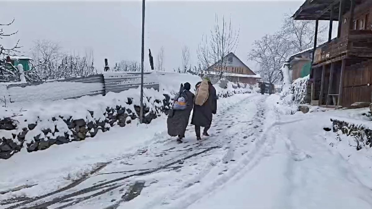 jammu-kashmir-weather-freezing-temperatures-grip-hill-stations-imd-forecasts-more-snowfall-on-jan-45